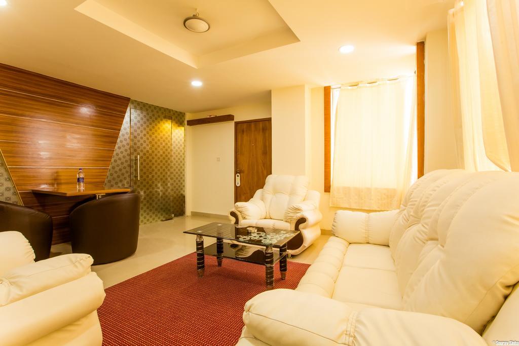 Hotel Papaya Tree Indore