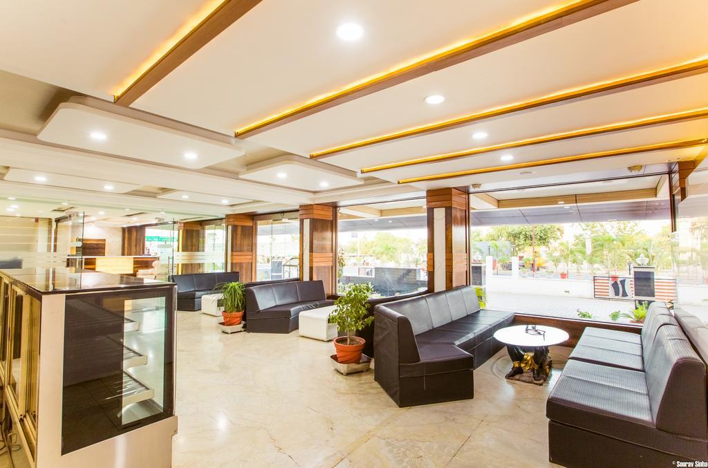 Papaya Tree Hotel 3*